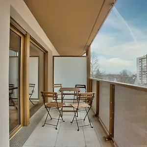 Private In Sharing Free Parking Appartement
